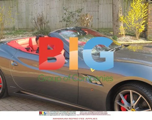 Peter Andre Leaves Home in Ferrari