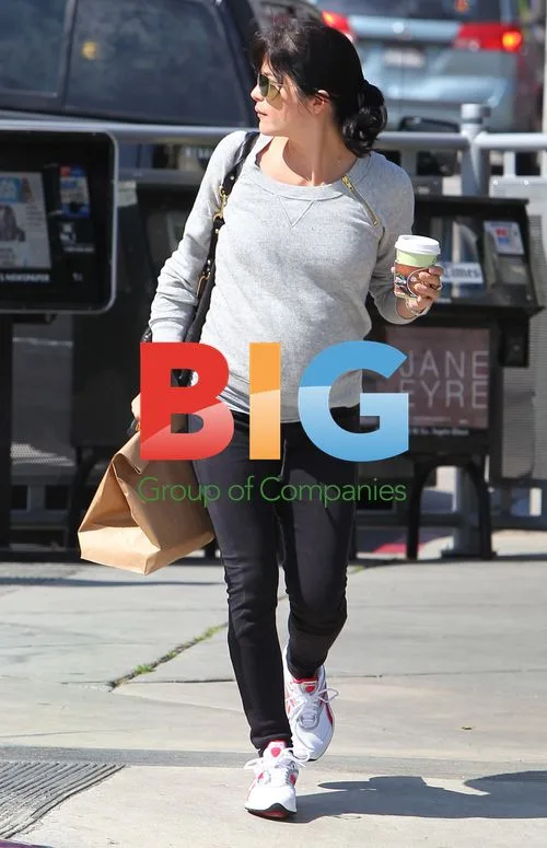 Selma Blair Leaves Coffee Bean