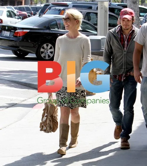 Katherine Heigl Out Shopping