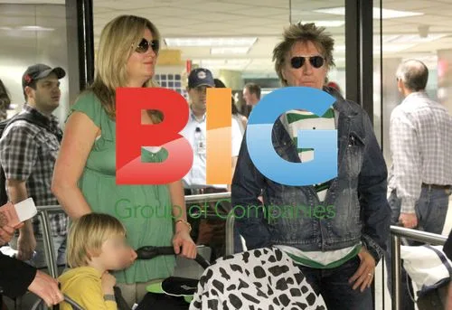 Rod Stewart Arrives in Miami with Family