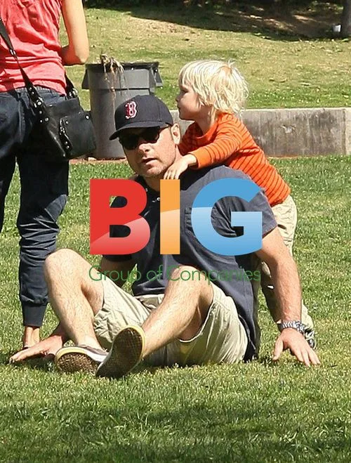 Naomi Watts and Liev Schreiber at Farmers Market