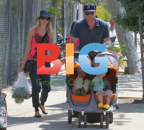 Naomi Watts and Liev Schreiber at Farmers Market