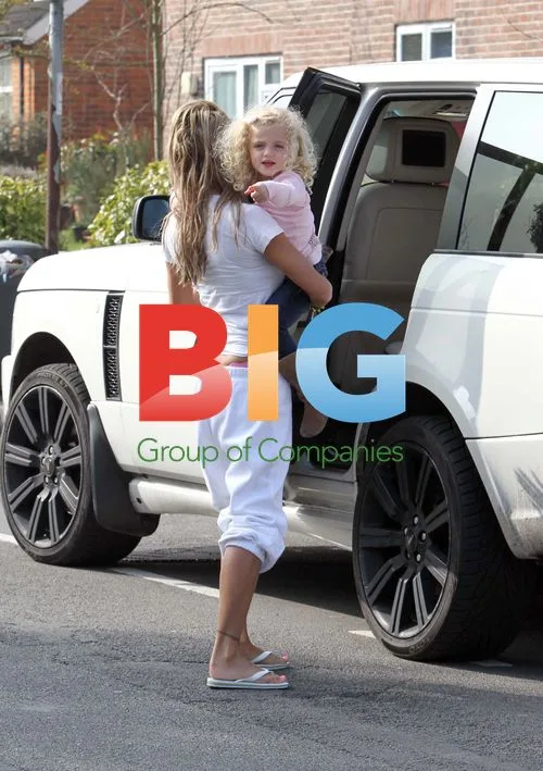 Katie Price visits tanning salon with daughter