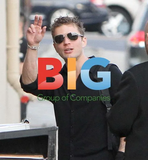 Ryan Phillippe Waves to Fans Amid Pregnancy Rumors