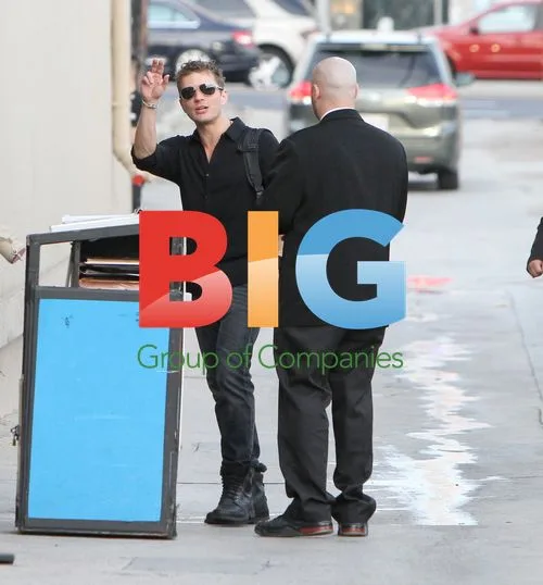 Ryan Phillippe Waves to Fans Amid Pregnancy Rumors