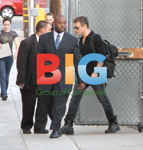 Ryan Phillippe waves to fans amid pregnancy rumors