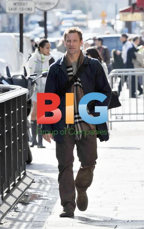 Aaron Eckhart takes a break in Paris