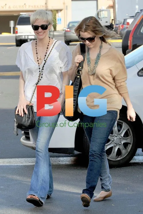 Ashlee Simpson Grocery Shopping