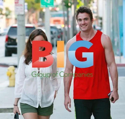Kelly Brook and Thom Evans at Urth Cafe, Beverly Hills