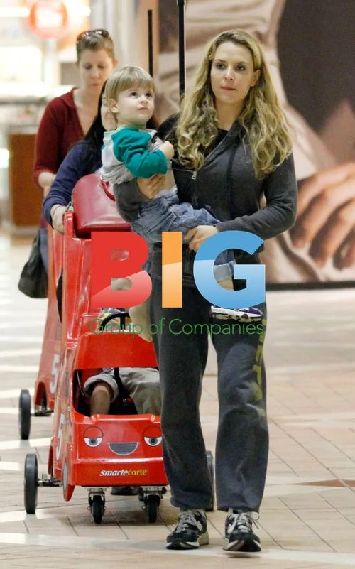 Brooke Mueller with Sons at Mall