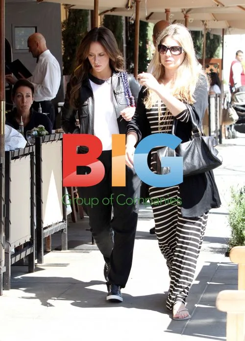Jennifer Love Hewitt Lunch in Beverly Hills