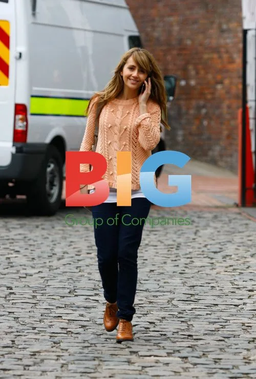 Coronation Street Cast Arrives on Set