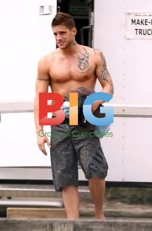 Dan Ewing on 'Home and Away' set