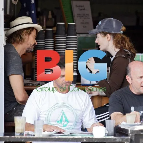 Mirranda Otto and Peter O'brien at Coogee Cafe