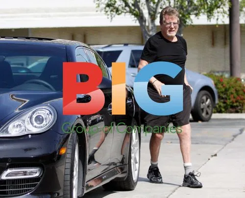Ryan O'Neal Spotted at Gas Station