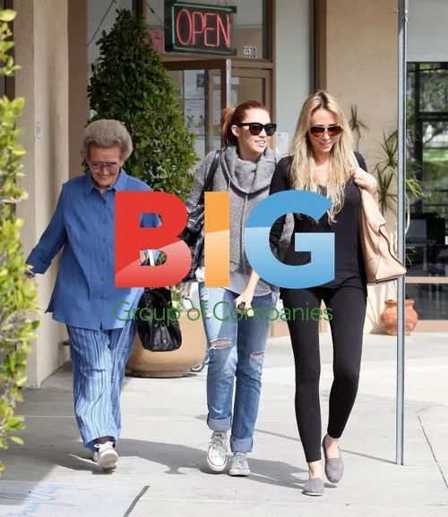 Miley Cyrus Shopping with Family