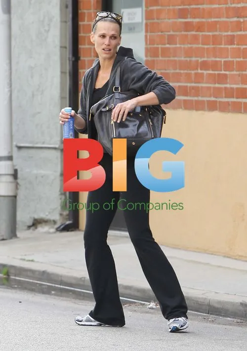 Kim Kardashian and Molly Sims Chat at Gym