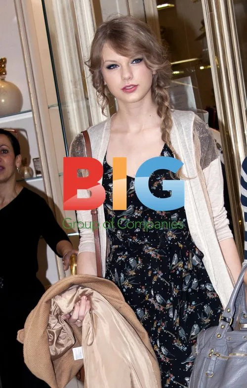 Taylor Swift Shops in Paris