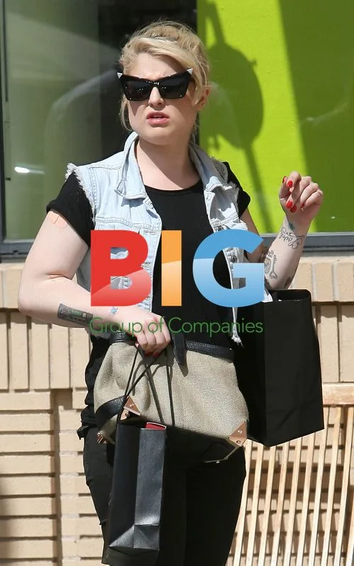 Kelly Osbourne Shopping in Beverly Hills