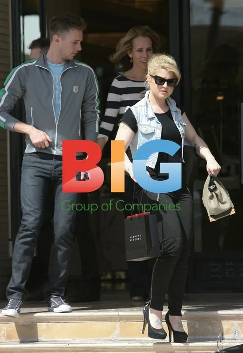 Kelly Osbourne out shopping
