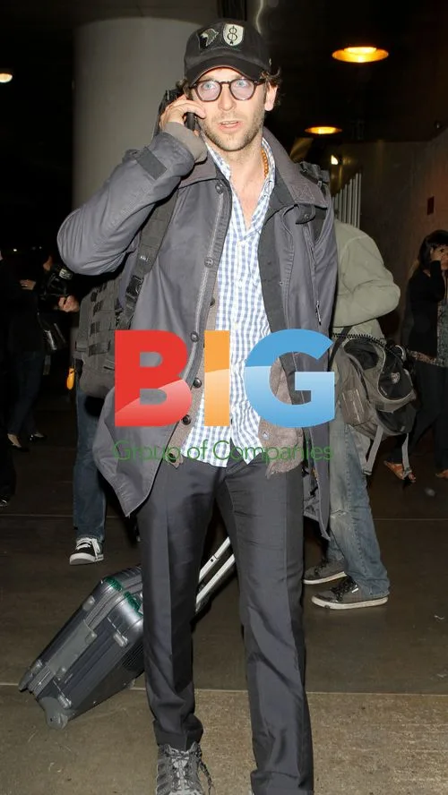 Bradley Cooper swarmed at LAX amid breakup