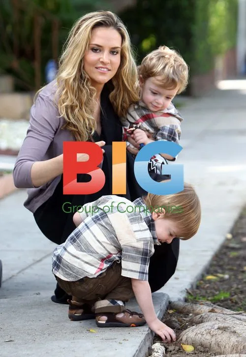 Brooke Mueller and sons lunch in Beverly Hills