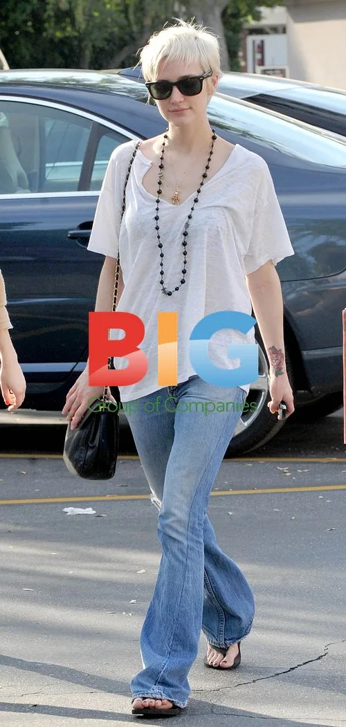 Ashlee Simpson and Son Shopping