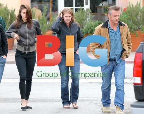 Sean Penn Lunch with Family in Malibu