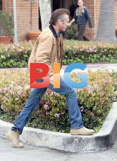 Sean Penn Spotted Out for Lunch with Family