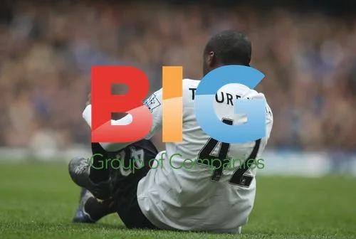 Yaya Toure injured in Premier League match