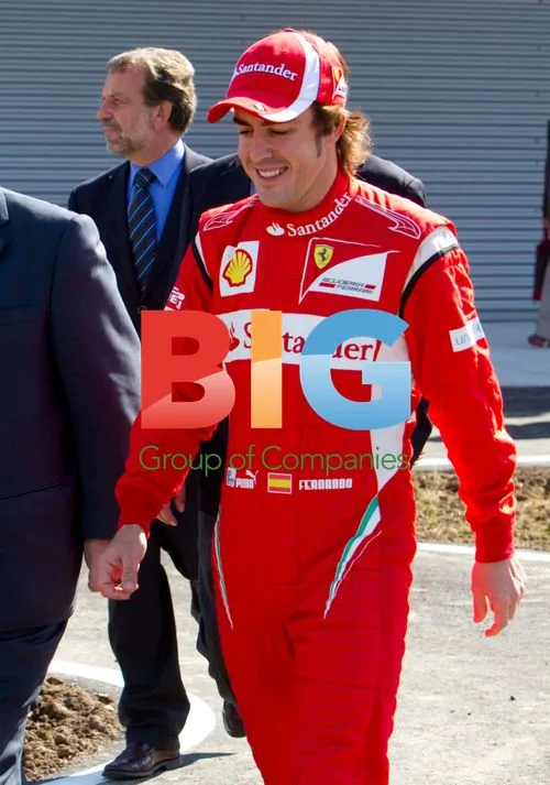 Fernando Alonso goes go karting