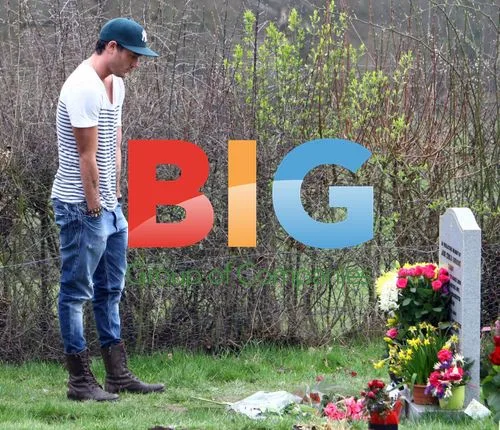Jack Tweed visits Jade Goody's grave