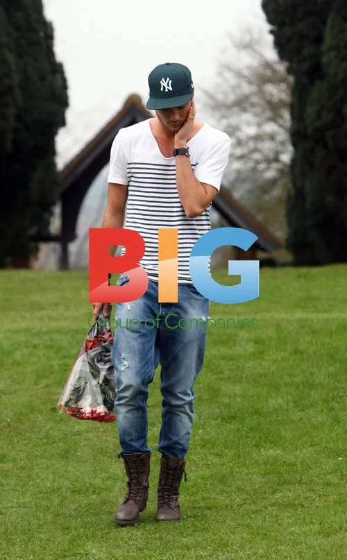Jack Tweed visits Jade Goody's grave