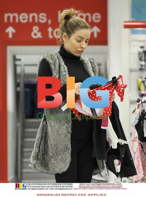 Elen Rivas spotted shopping at TK Maxx