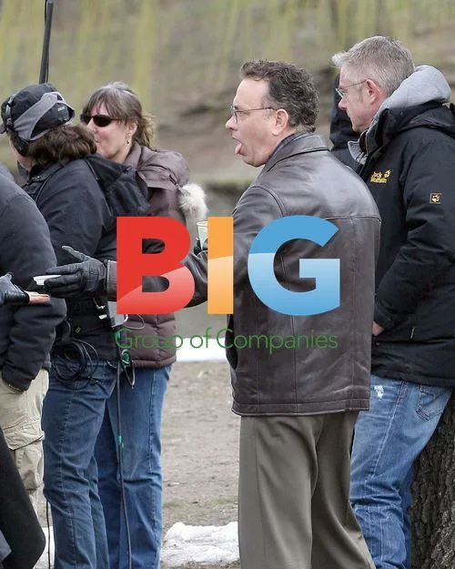 Sandra Bullock and Tom Hanks on film set