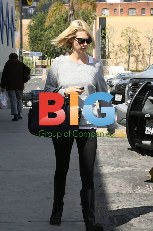 January Jones leaving yoga class