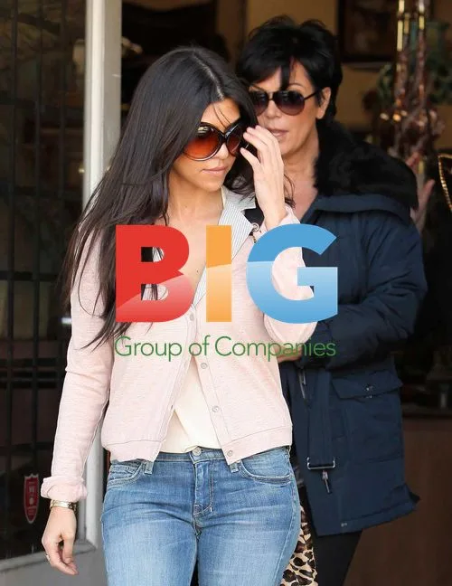 Kris Jenner and Kourtney Kardashian Antique Shopping
