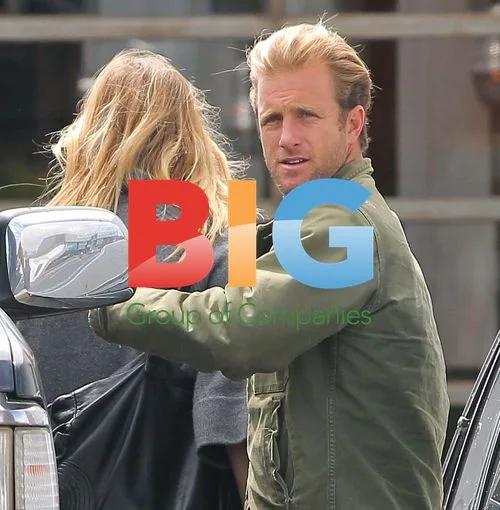 Scott Caan with a woman