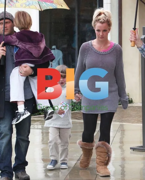 Britney Spears Takes Kids to Gymboree