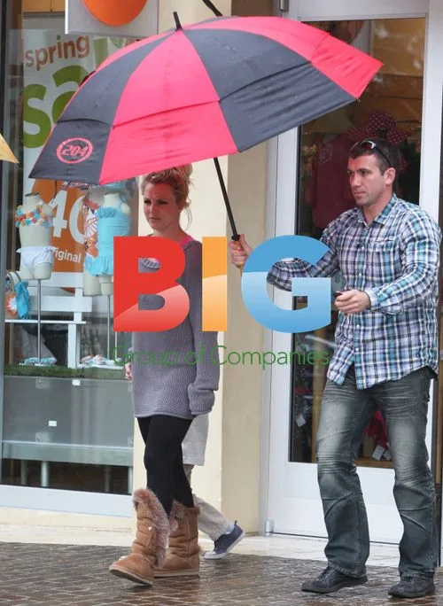 Britney Spears Takes Kids Shopping
