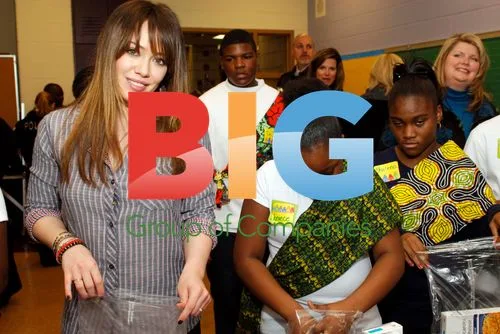 Hilary Duff Volunteers at Chicago Elementary School
