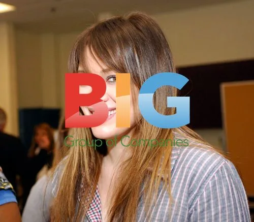 Hilary Duff Volunteers at Local School