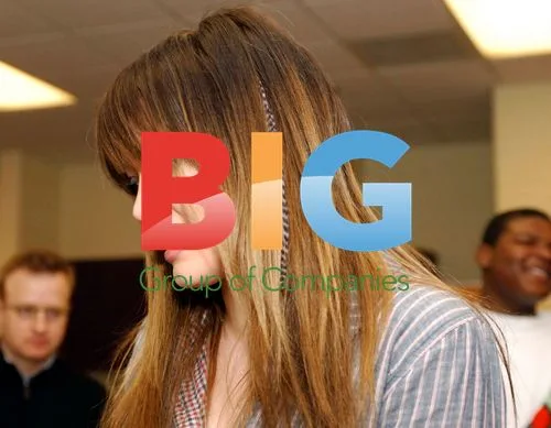 Hilary Duff Volunteers at Chicago School