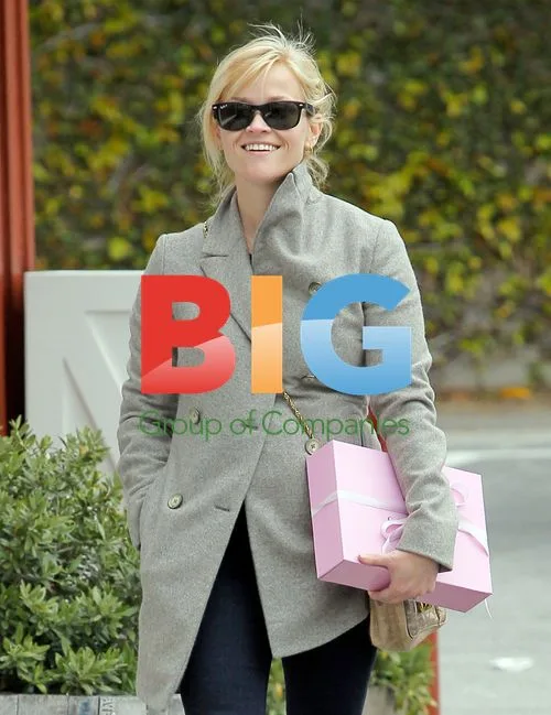 Reese Witherspoon Picks Up Birthday Gift