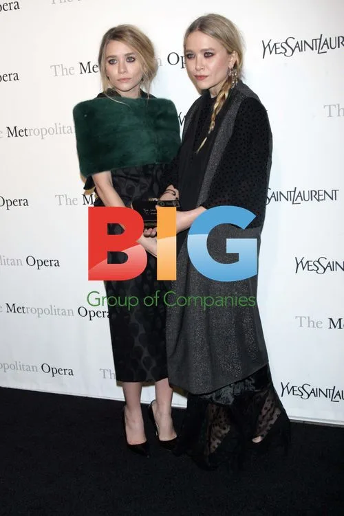 Mary Kate and Ashley Olsen at Metropolitan Opera Premiere