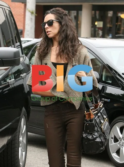 Terri Seymour Running Errands in Beverly Hills