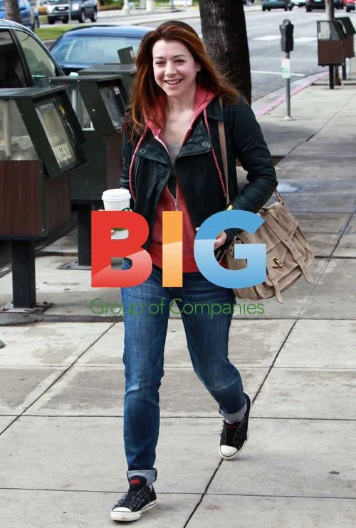 Alyson Hannigan spotted for breakfast