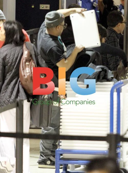 Apl.de.ap Arriving at LAX