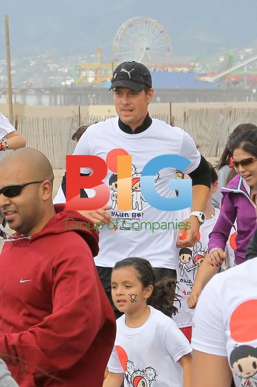 Josh Duhamel and Fergie Run in Tokidoki Relief Run