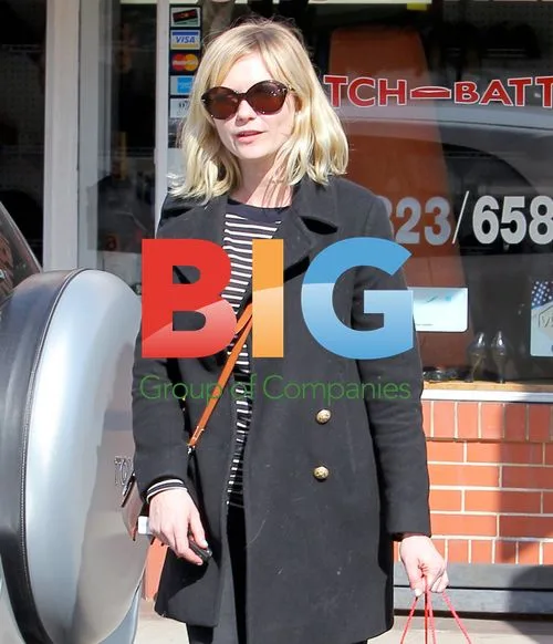 Kirsten Dunst Shopping in Beverly Hills